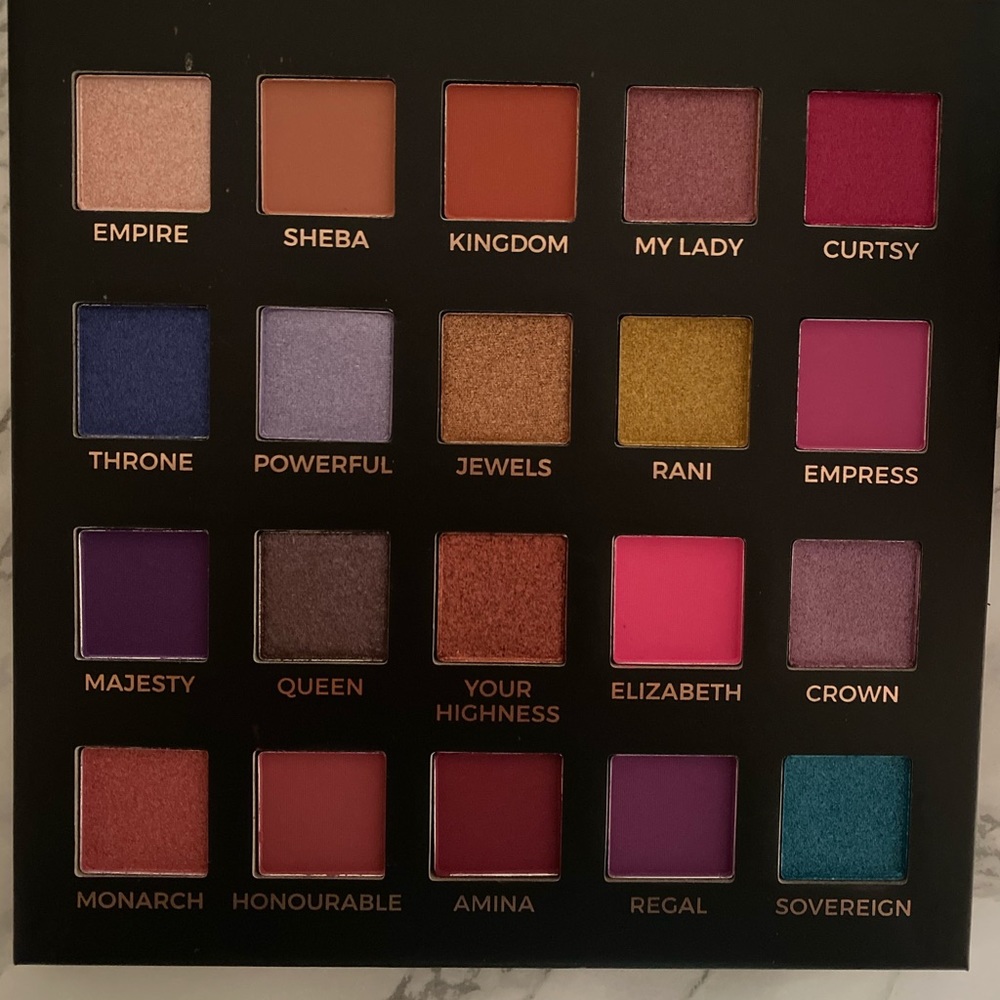 UNUSED EYESHADOW PALETTE - Picture 4 of 5
